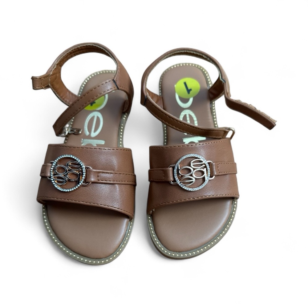 Bebe BrownLittle Girls Embossed sandals with Medallion Hardware size 1
